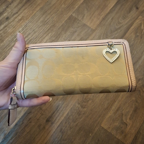 Coach Accordion Zip Wallet with Dangling Heart Charm in Signature Jacquard. - Picture 2 of 12